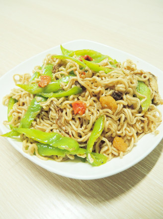 Fried Instant Noodles with Pepper and Egg recipe