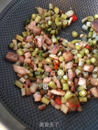 Stir-fried Capers with Diced Pork recipe