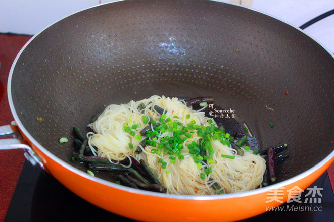 Braised Noodles with Beans recipe