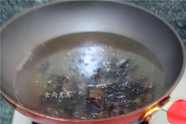 Fried Broccoli with Fungus recipe