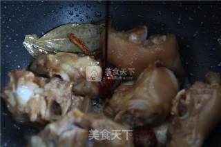 Beautiful Meet-braised Pig's Trotters recipe