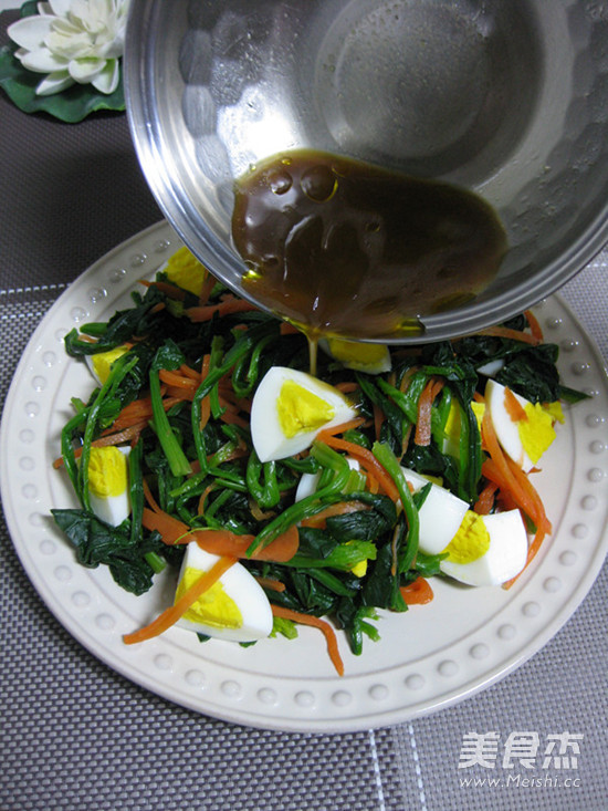 Spinach Mixed with Eggs recipe