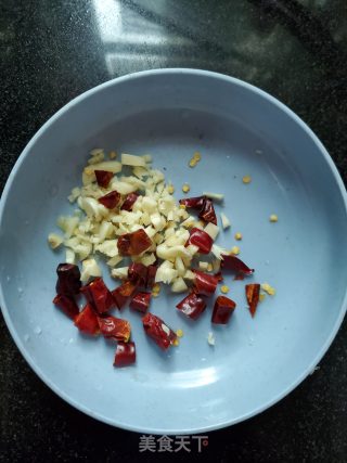 Stir-fried Mustard Greens with Minced Garlic and Dried Chilies recipe