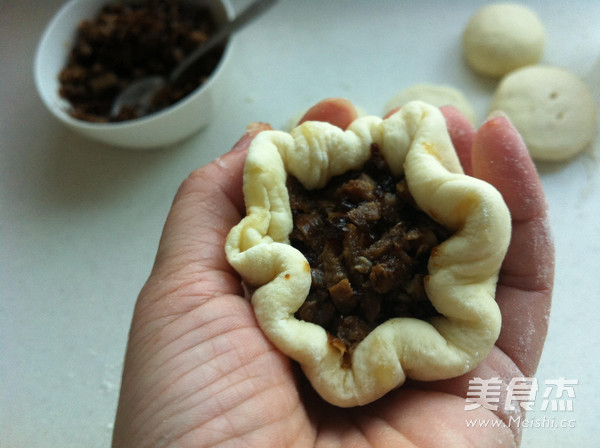 Stewed Pork Pancake with Bamboo Shoots and Dried Vegetables recipe