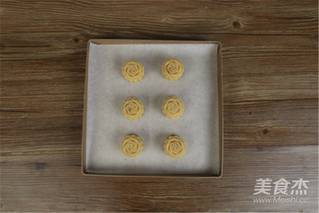 Mid-autumn Festival ~ Mooncakes with Egg Yolk and Lotus Paste recipe