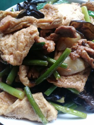 Braised Pork with Garlic Moss and Fried Tofu recipe