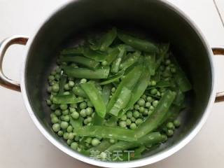 Scrambled Eggs with Peas recipe