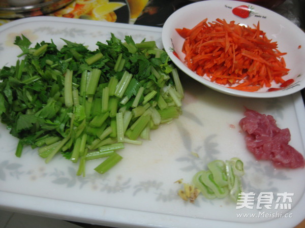 Stir-fried Pork with Water Celery recipe