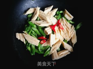 Stir-fried Yuba with Asparagus recipe