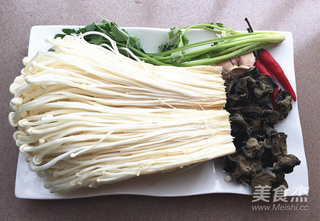 Enoki Mushroom Stir with Black Fungus recipe