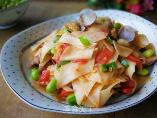 Fried Noodles with Clams and Tomatoes recipe