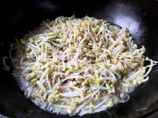 Stir-fried Bean Sprouts with Leek recipe