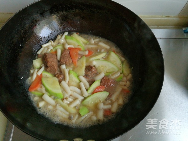 Stew with Horned Melon, Seafood and Mushroom recipe