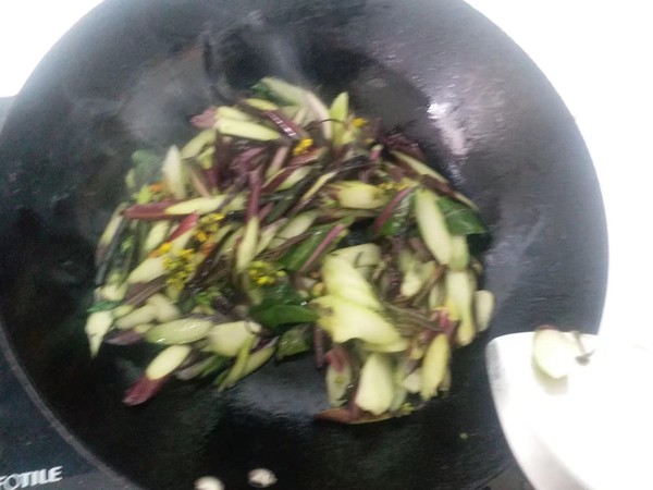 Stir-fried Red Cabbage Moss recipe