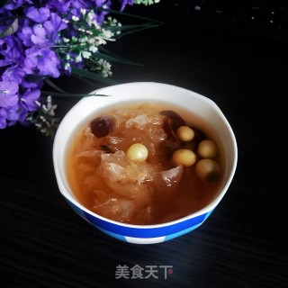 Summer Dessert——red Dates, Tremella and Lotus Seed Soup recipe