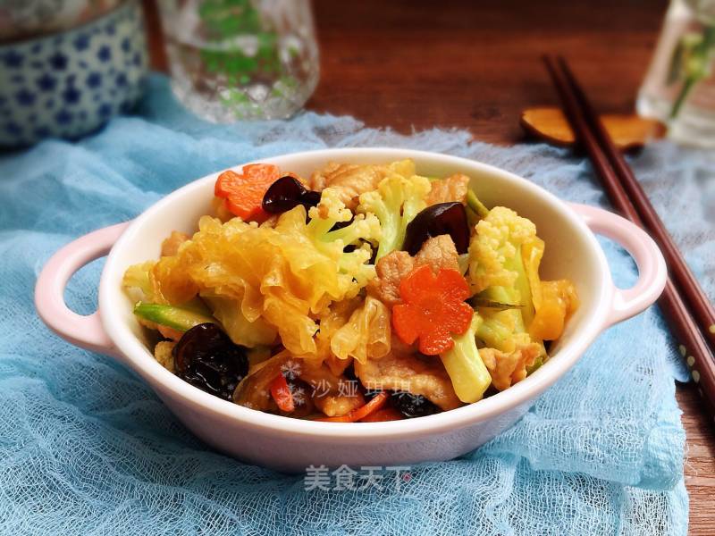 Stir-fried Pork with Double-ear Cauliflower recipe