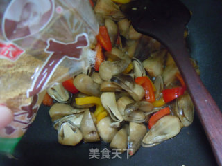 Vegetarian Dishes are Also Nutritious--sweet Pepper and Straw Mushrooms recipe