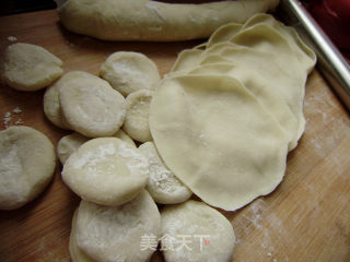 Home-cooked Staple Food-steamed Dumplings with Canola Sauce recipe