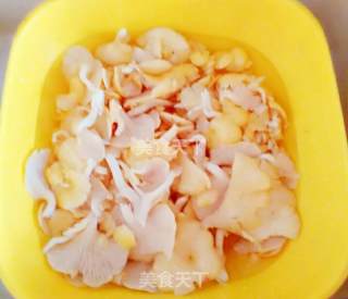 Huang Mushroom Noodles recipe