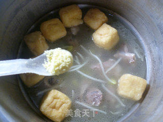 Oily Tofu, Soy Sprouts and Meat Bone Soup recipe