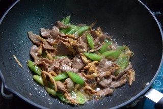 Stir-fried Pork with Lily and Celery recipe