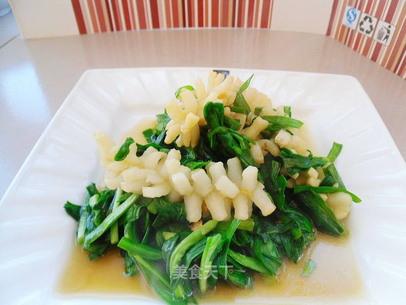 Stir-fried Leek with Cuttlefish Flower recipe