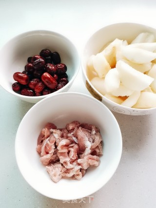 Stewed Pork Slices with Red Dates and Pears recipe