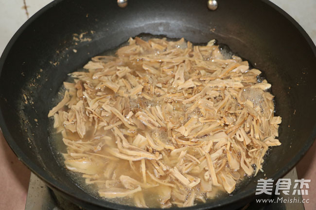 Jiangxi Special Squeezed Bamboo Shoots Dried Pork Bun recipe