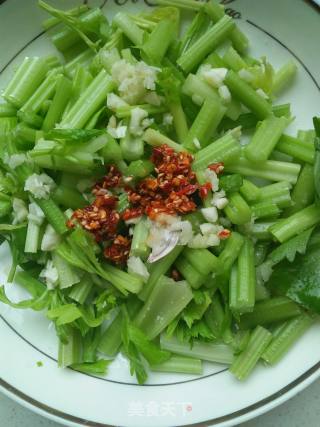 Cold Vegetables-celery Mixed with Peanuts recipe