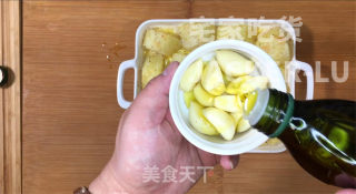 Super Crispy and Buttery Baked Potato Wedges, Full of Milk Flavor, Crispy Crust, Soft and Layered Inside! recipe