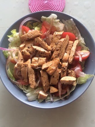 Grilled Chicken Salad with Black Pepper