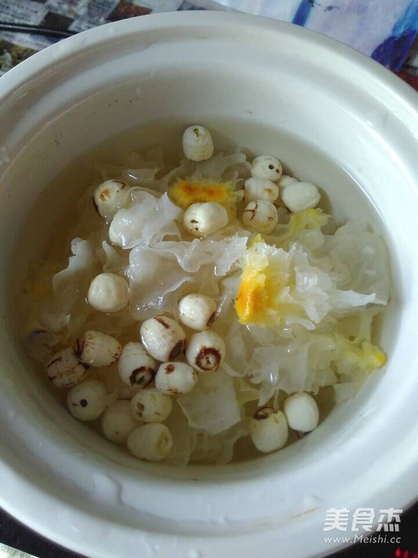 Snow Fungus, Lotus Seeds and Red Dates in Syrup recipe