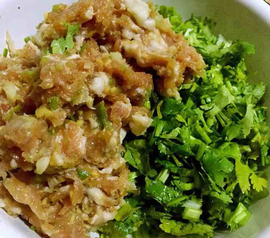 Fried Lotus Root Tongs with Fresh Meat and Coriander recipe