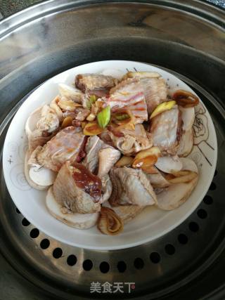 Steamed Chicken Wings with Tricholoma recipe