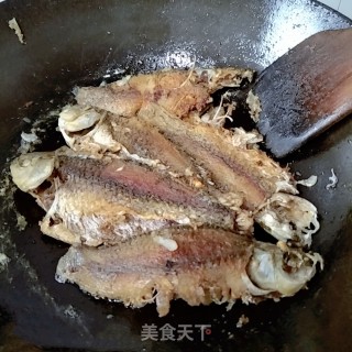 Pan Fried Crucian Carp recipe