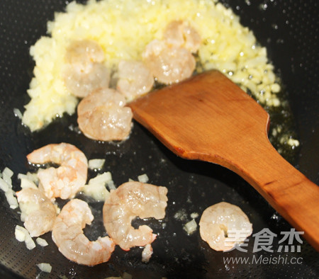 Pasta with Avocado and Shrimp recipe