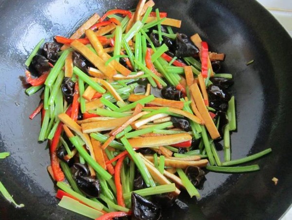 Stir-fried Celery Fungus with Fragrant Dried recipe
