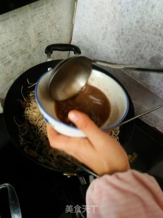 #美食一锅端# Braised Noodles with Plum Beans and Carrots recipe