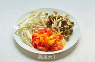 Stir-fried Double Mushrooms with Colored Peppers recipe