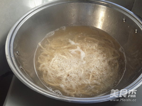 Sea Rice Noodle Soup recipe