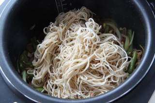 Braised Noodles with Beans recipe