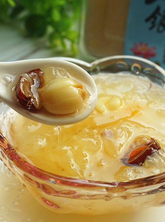 Chinese Wolfberry Lily White Fungus Soup with Rock Sugar