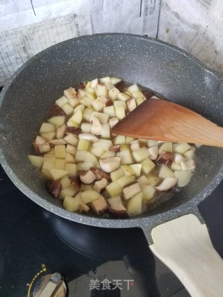 Clam Meat Stewed with Mushrooms and Potatoes recipe