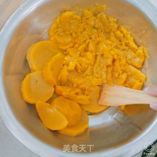 Simple and Delicious Golden Pumpkin Pie recipe