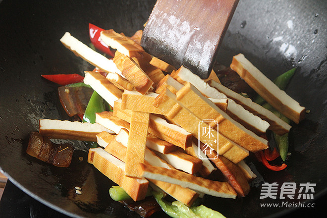 Stir-fried Bacon with Dried Tofu recipe