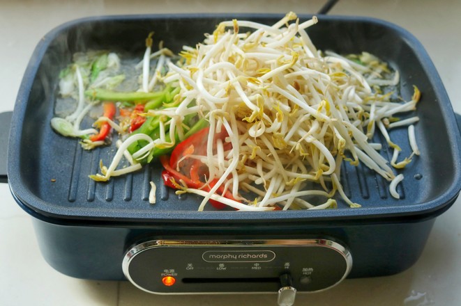 Stir-fried Udon with Chopped Pepper recipe