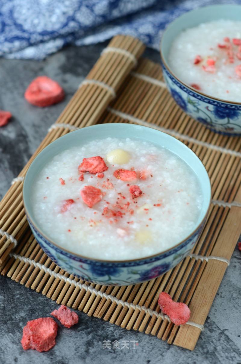 Lotus Seed Lily Strawberry Porridge recipe