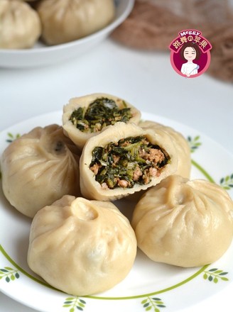 Hot Noodles and Wild Vegetables Buns recipe