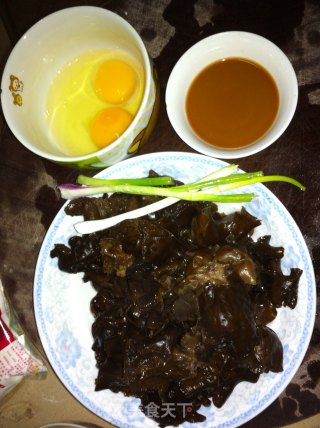 Fried Egg with Black Fungus recipe