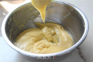 A Red Yeast Pastry is The Most Pleasant in Autumn-red Yeast Pastry Puffs recipe